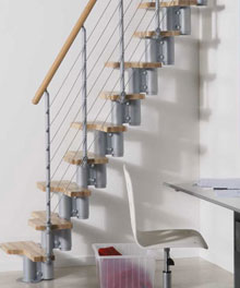 Arke hemsetrappe model Kya, pladsbesparende hemsetrappe med stålweire 